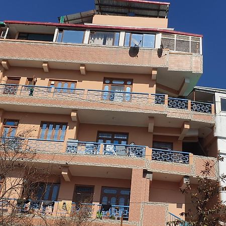 Hotel Pushpanjal And Banquet Pithorāgarh Екстериор снимка