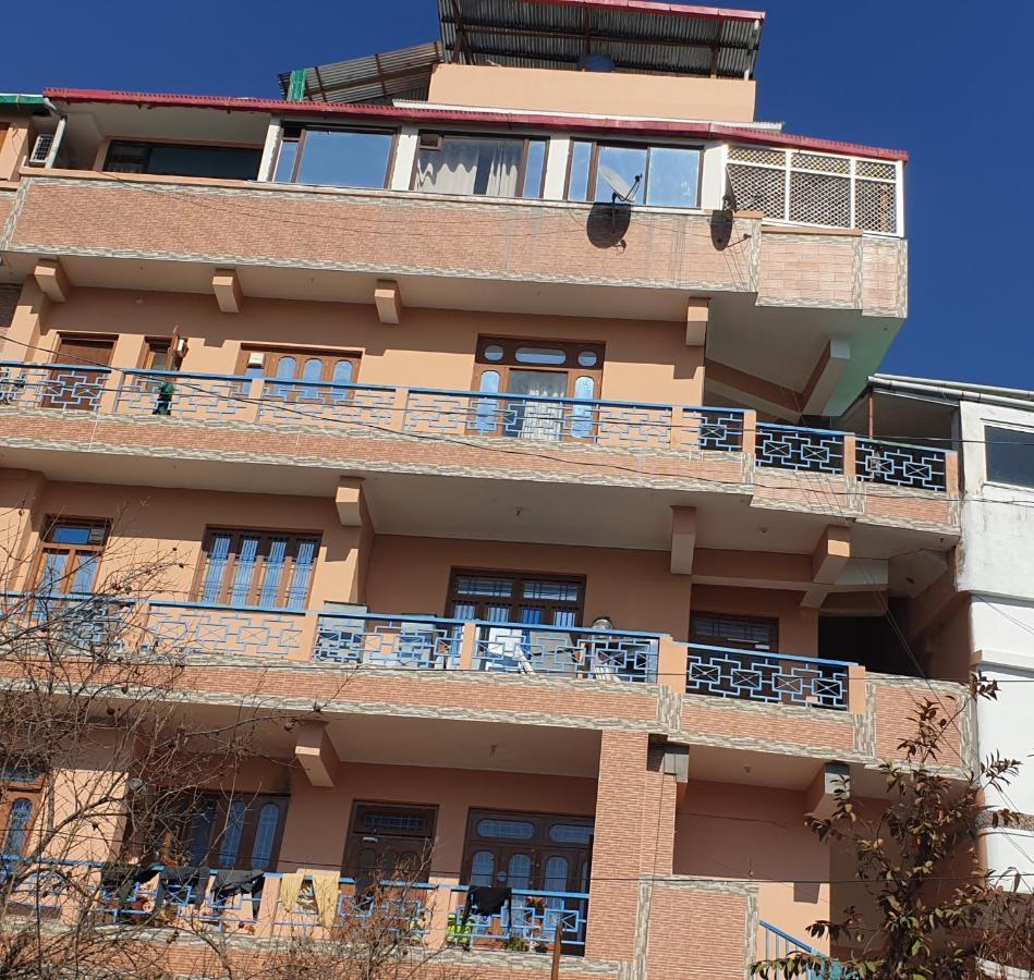 Hotel Pushpanjal And Banquet Pithorāgarh Екстериор снимка